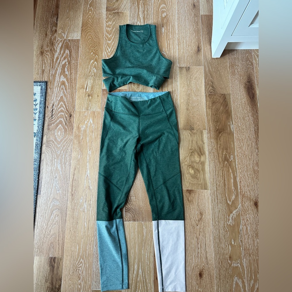 2 piece Outdoor Voices yoga activewear set. Dipped leggings/slashback crop top S